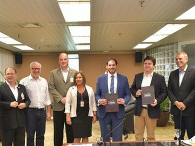 Presentan proyecto para producir paneles solares